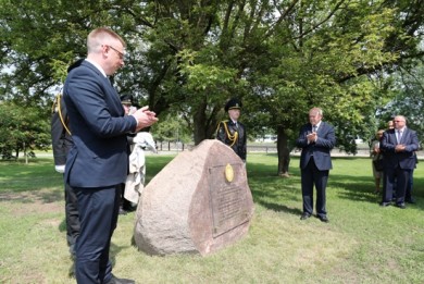 Открыт памятный знак на аллее, заложенной в честь 100-летия органов государственного контроля Беларуси