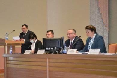Василий Герасимов принял участие в заседании Бешенковичского райисполкома и посетил местные предприятия