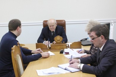 Председатель Комитета госконтроля Леонид Анфимов провел прием граждан в Администрации Президента