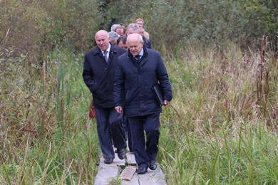 Председатель КГК на месте разбирался в обращении жителей деревни Гарбузы Дзержинского района о реконструкции моста