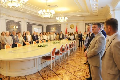 Экскурсия во Дворце Независимости прошла для работников Комитета госконтроля