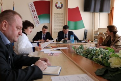 Председатель областного Комитета госконтроля и прокурор Витебской области провели прием граждан и «прямую телефонную линию» в Поставском районе