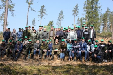 Во время субботника работники Комитета госконтроля посадили лес и осуществили благоустройство и уборку территорий