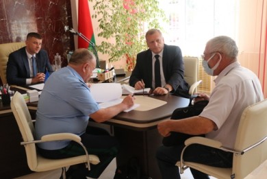 Председатель КГК Гродненской области и областной прокурор провели в Вороново прием граждан и прямую телефонную линию