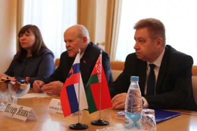 Leonid Anfimov met with the Ambassador of Slovakia to Belarus Jozef Migaš to discusse the implementation of joint projects of SAIs of two countries