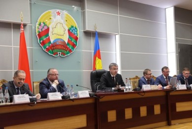 Василий Герасимов принял участие в заседании Брестского облисполкома и провел прямую телефонную линию 
