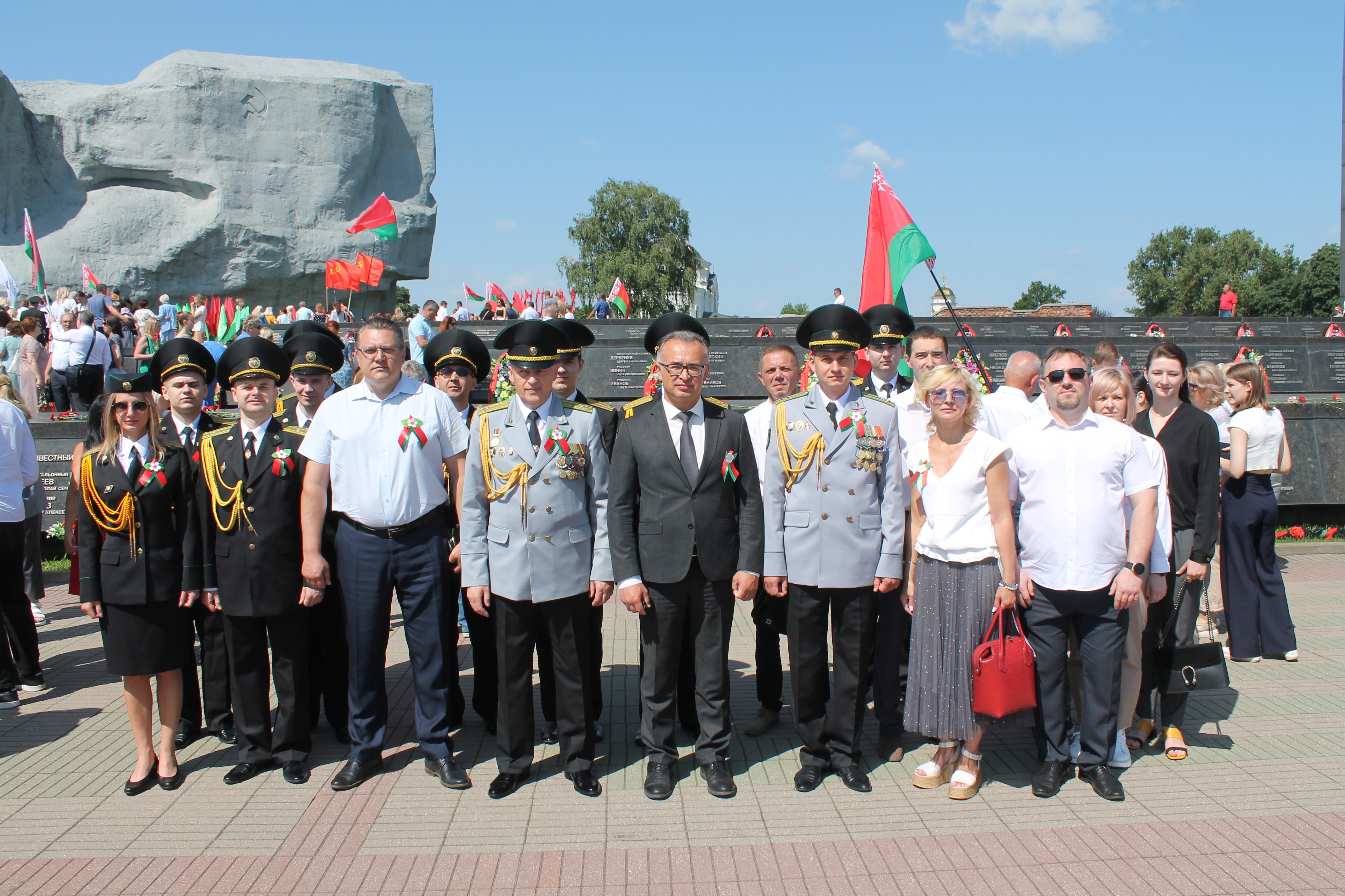 Работники КГК Брестской области и областного УДФР приняли участие в мероприятиях, приуроченных ко Дню Независимости