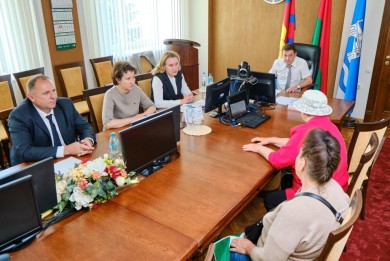 Станислав Наркевич принял участие в заседании Березовского райисполкома, провел прямую телефонную линию и прием граждан