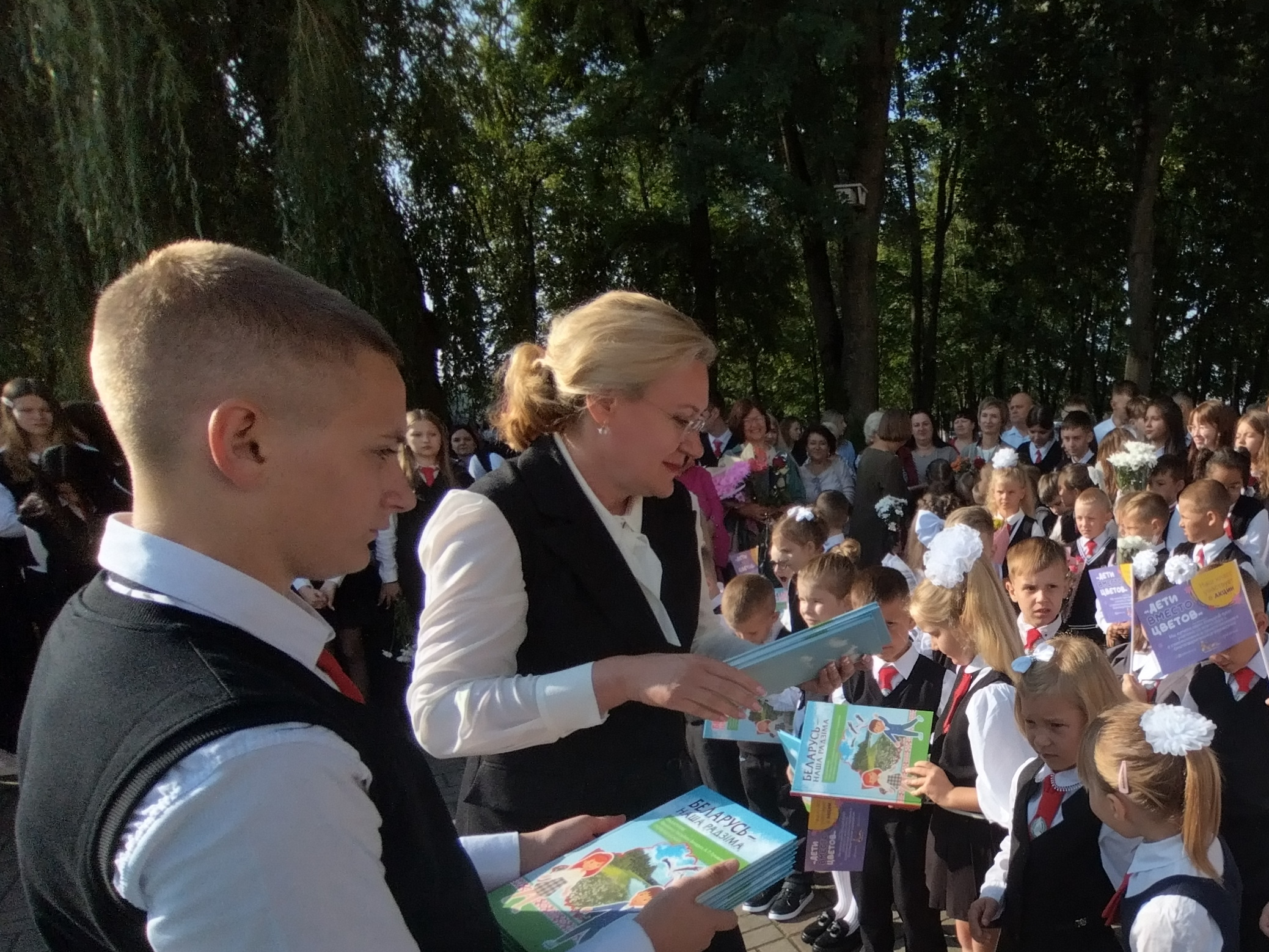 Председатель КГК Брестской области в День знаний посетила среднюю школу № 2 города Ляховичи
