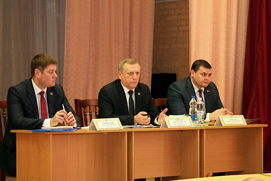 Председатель Комитета госконтроля Гродненской области Анатолий Дорожко провел встречу с жителями агрогородка Елка Зельвенского района.