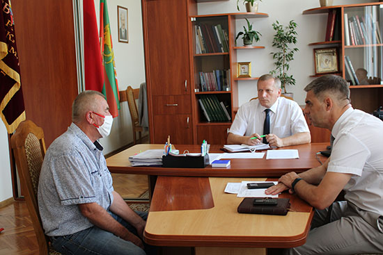 Председатель Комитета государственного контроля Гродненской области Анатолий Дорожко провел прием граждан и прямую линию в Свислочском райисполкоме.