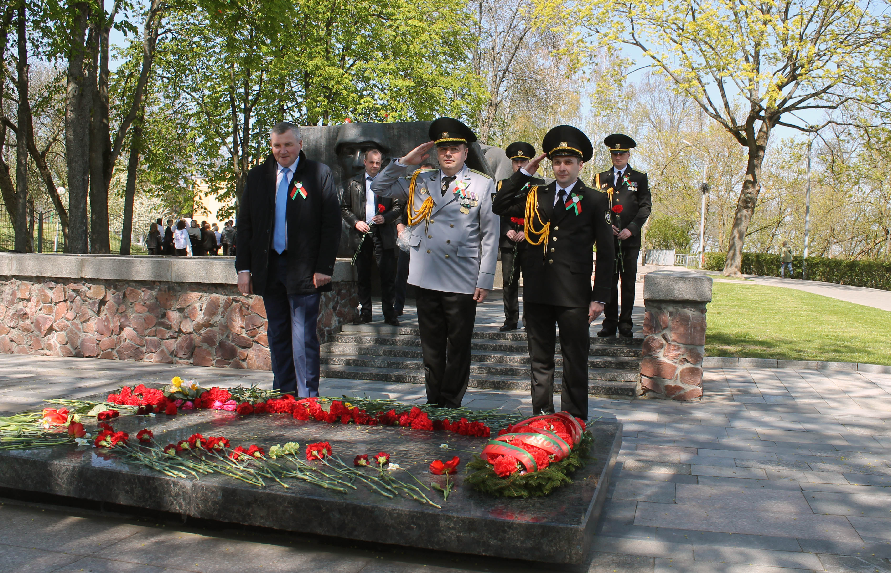 Работники Комитета госконтроля Гомельской области и финансовой милиции региона почтили память защитников города Гомеля
