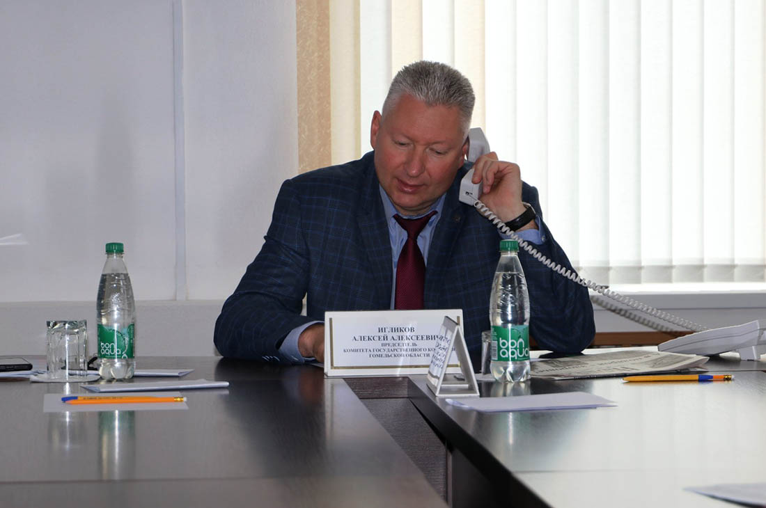 Председатель КГК Гомельской области Алексей Игликов провел в Житковичах прямую телефонную линию и прием граждан