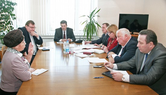 Заместитель Председателя Комитета государственного контроля Республики Беларусь Виталий Дерех провел «телефонную горячую линию» и личный прием граждан в Шклове