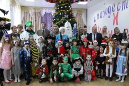Василий Герасимов поздравил с новогодними праздниками воспитанников Вилейской специальной общеобразовательной школы-интерната